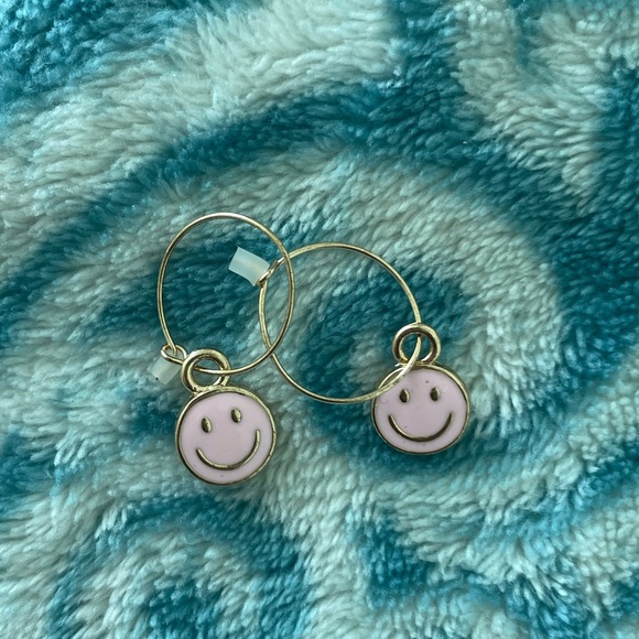Flower/Smiley Small Hoops - Picture 2 of 3